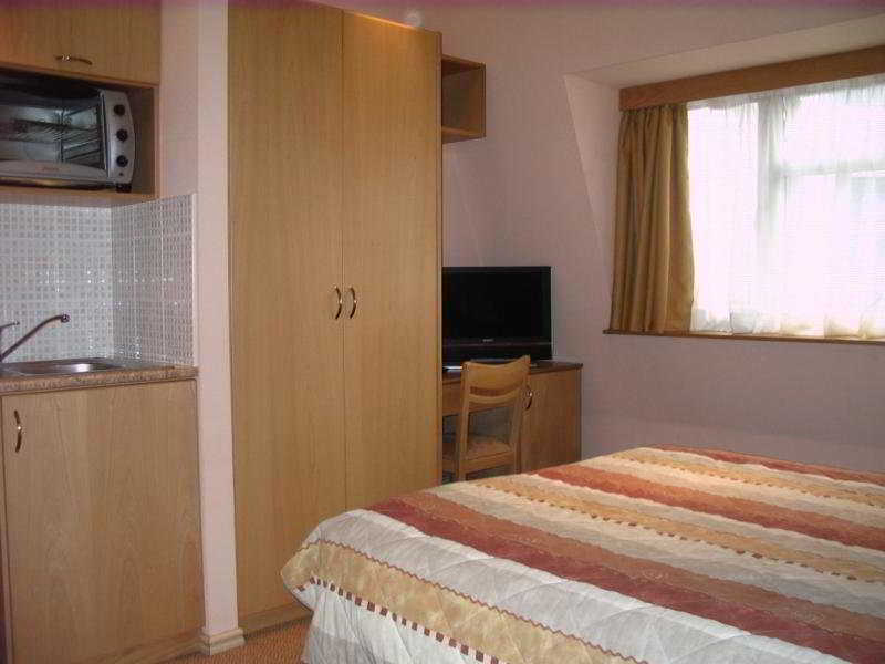 St Georgio Hostel Илфорд Екстериор снимка
