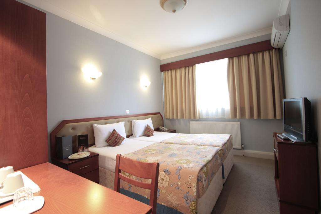St Georgio Hostel Илфорд Екстериор снимка