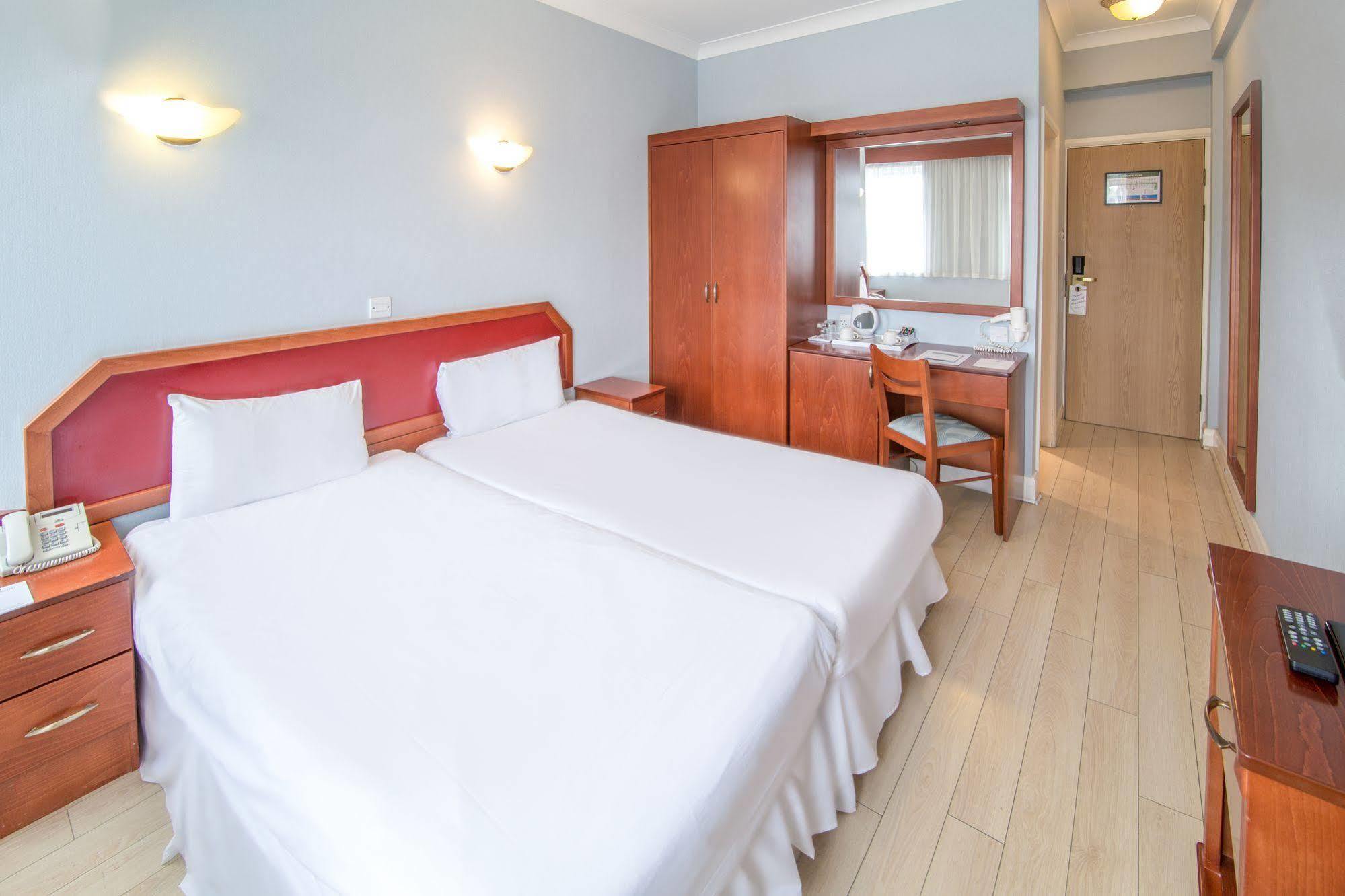 St Georgio Hostel Илфорд Екстериор снимка