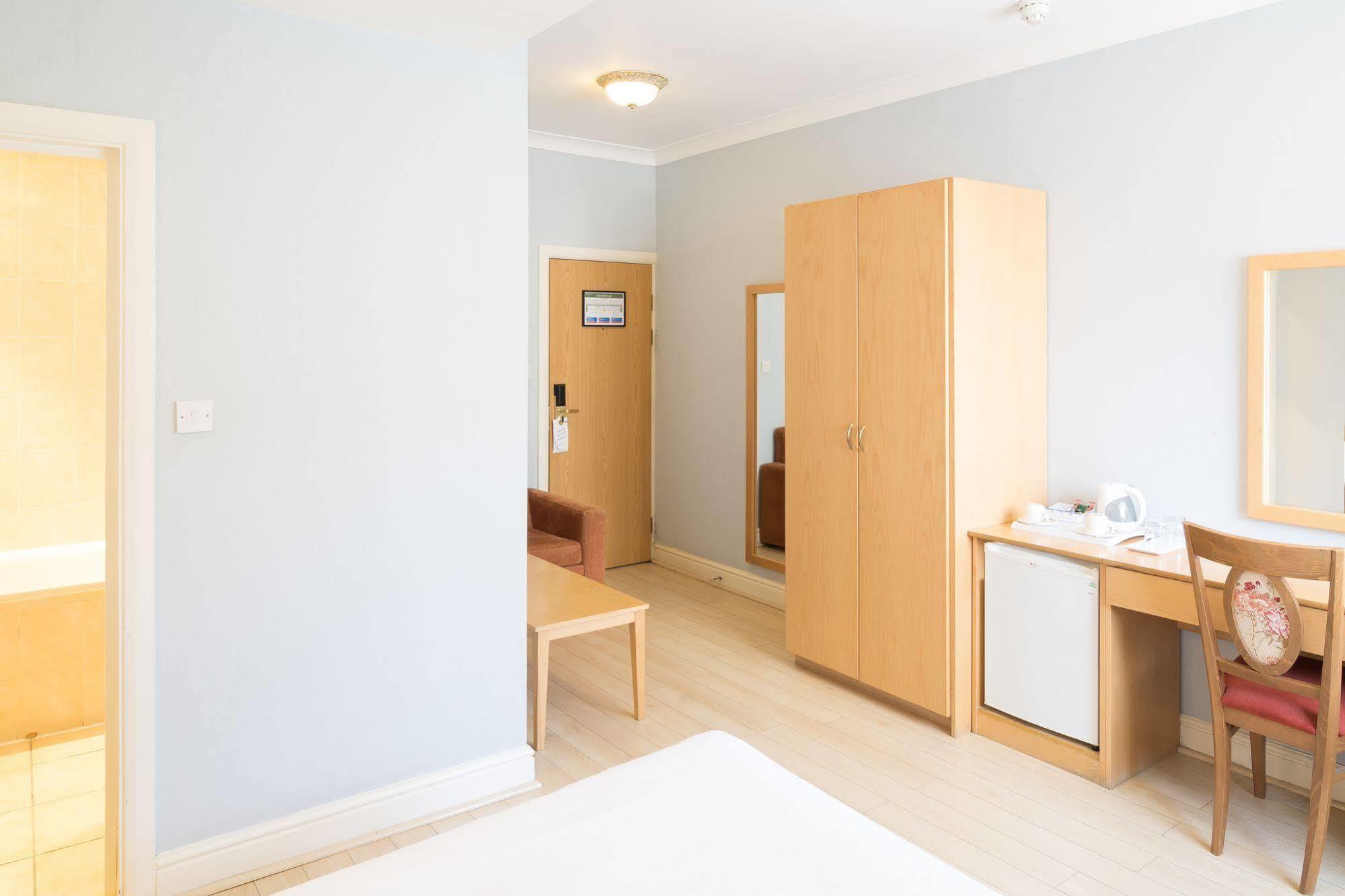 St Georgio Hostel Илфорд Екстериор снимка